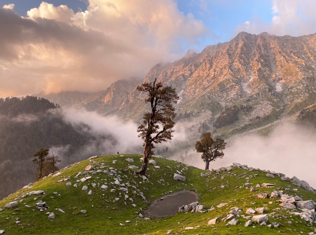 Snowline views of the Indian Himalayas - most beautiful nature destinations